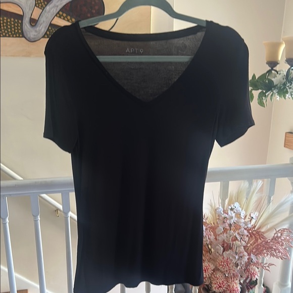 Apt. 9 Women's Classic Black V-Neck Tee - Picture 3 of 3